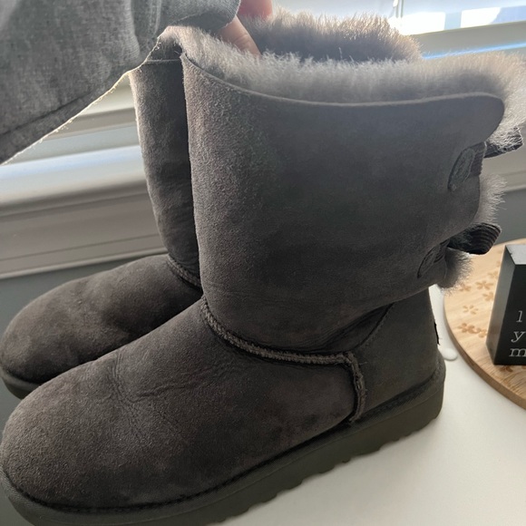 UGG Women’s Bailey Bow in grey size 10 - Picture 4 of 11